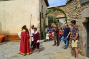 Il re conversa con un nobile durante la cerimonia di ricevimento