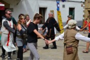 Un ballo popolare in piazza ricorda la via del Santo Graal