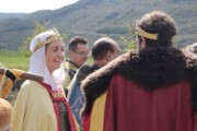 La regina Munia arriva per la via del Santo Graal fra le montagne