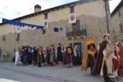 Corteo e processione si allineano accanto al Cammino di Santiago