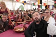 Il pranzo popolare sotto il tendone vicino a San Juan de la Peña