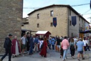 Gli abitanti si riuniscono alla festa del Cammino di Santiago aragonese
