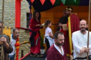 Il re e il vescovo presiedono una cerimonia nella Plaza Mayor
